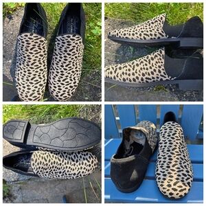 New Skechers Cheetah Fabric Slipon Shoes Ladies 6 Stretch Fit